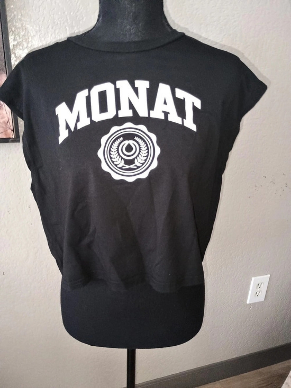 Monat Graphic Short Sleeve Tee in Black Size Medium